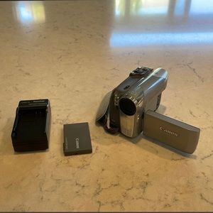 Canon Digital Video Camera NTSC Elura 100